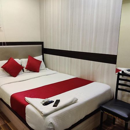Hotel Happyland Мумбай Екстериор снимка
