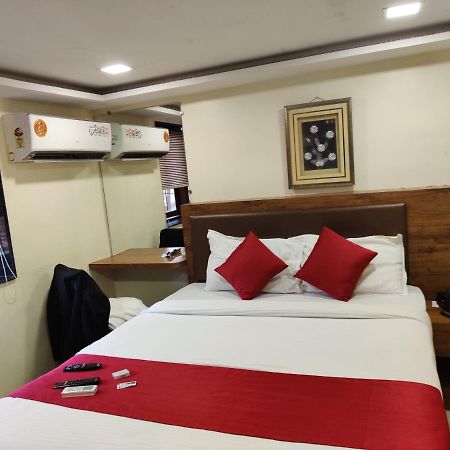 Hotel Happyland Мумбай Екстериор снимка