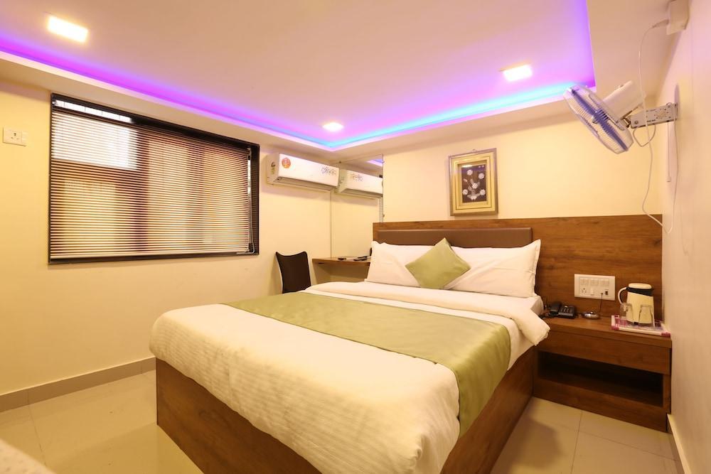 Hotel Happyland Мумбай Екстериор снимка