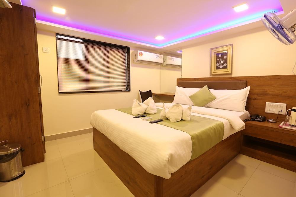 Hotel Happyland Мумбай Екстериор снимка