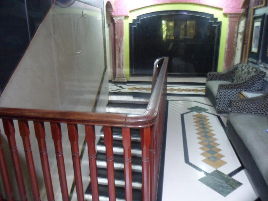 Hotel Happyland Мумбай Екстериор снимка