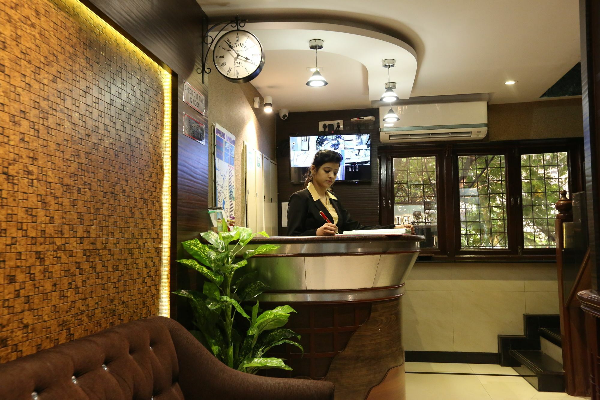 Hotel Happyland Мумбай Екстериор снимка