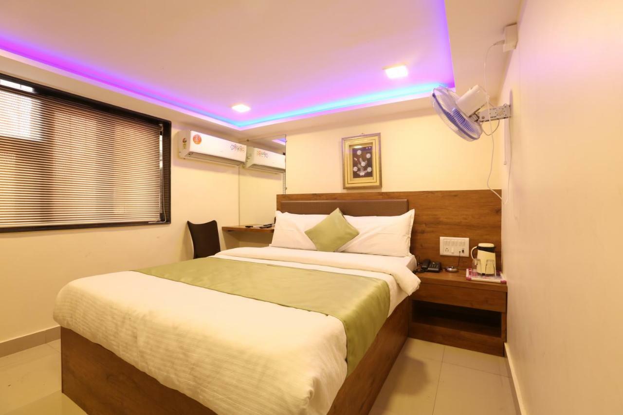 Hotel Happyland Мумбай Екстериор снимка