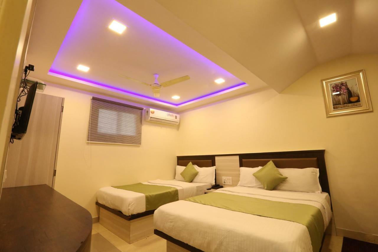 Hotel Happyland Мумбай Екстериор снимка