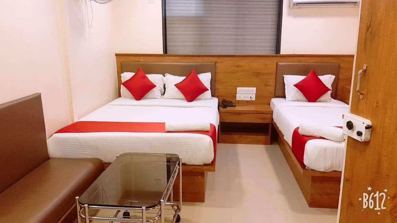 Hotel Happyland Мумбай Екстериор снимка
