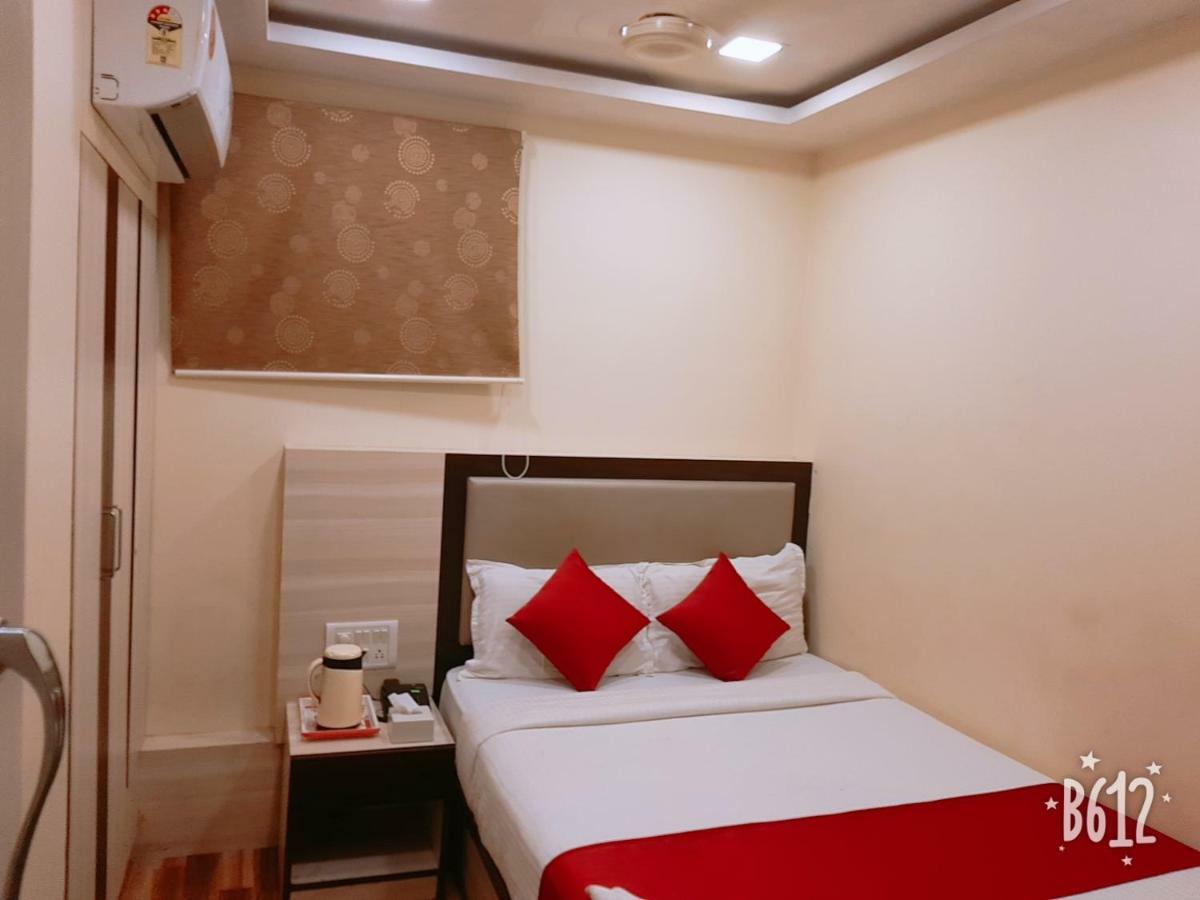 Hotel Happyland Мумбай Екстериор снимка