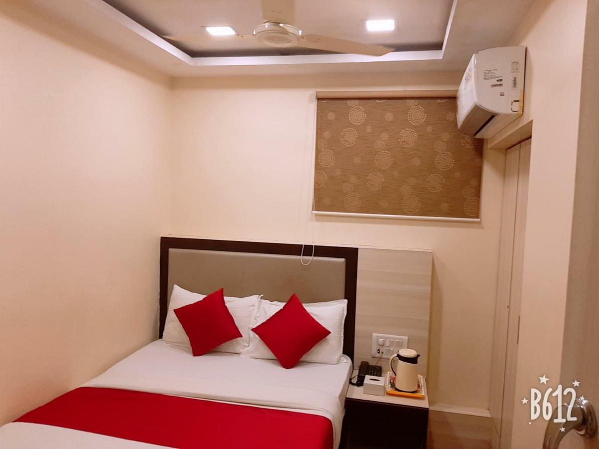 Hotel Happyland Мумбай Екстериор снимка