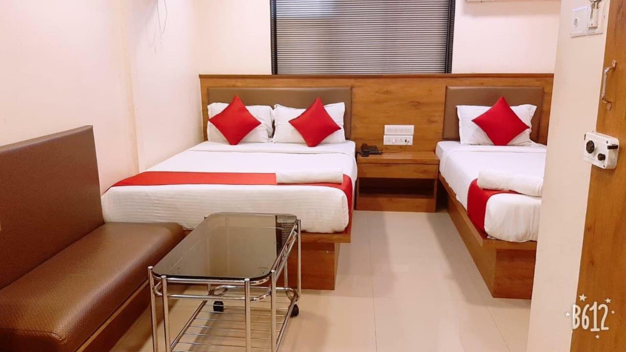 Hotel Happyland Мумбай Екстериор снимка