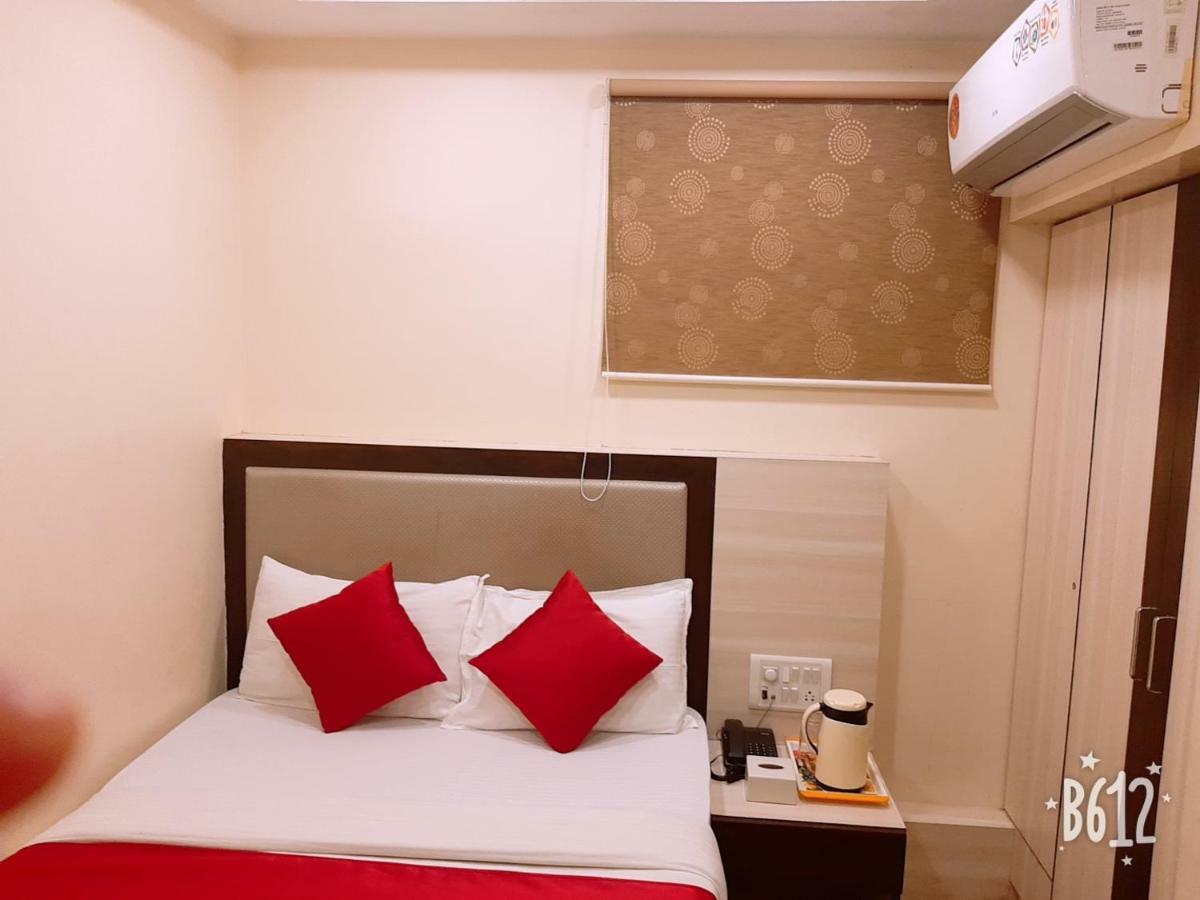 Hotel Happyland Мумбай Екстериор снимка