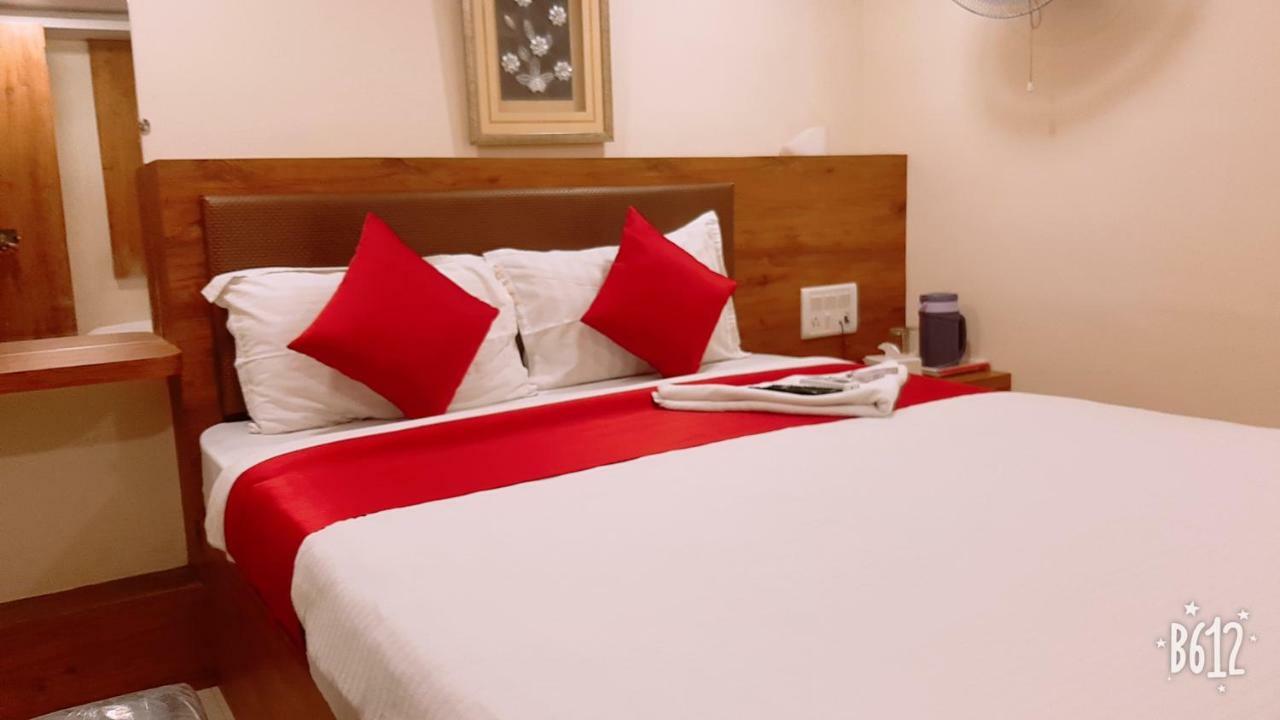 Hotel Happyland Мумбай Екстериор снимка
