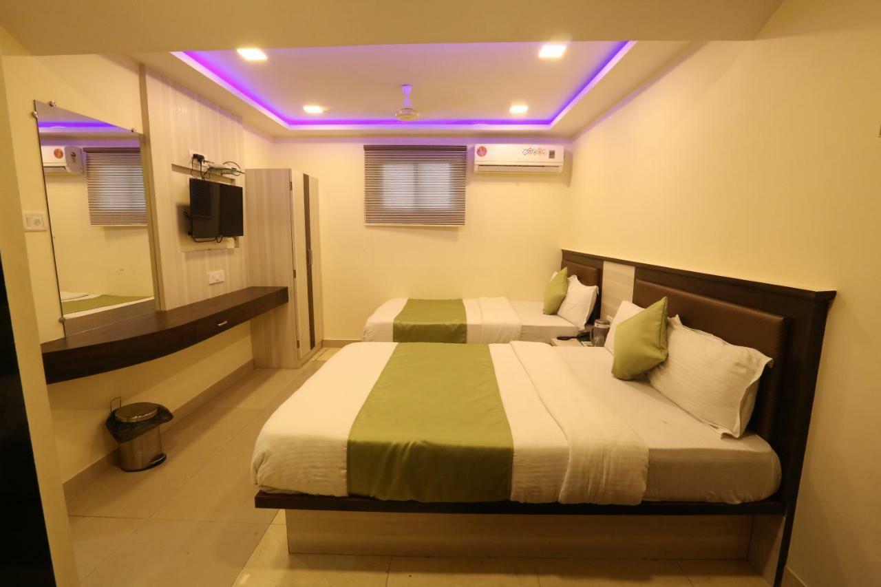 Hotel Happyland Мумбай Екстериор снимка