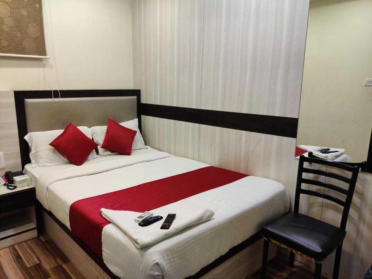 Hotel Happyland Мумбай Екстериор снимка