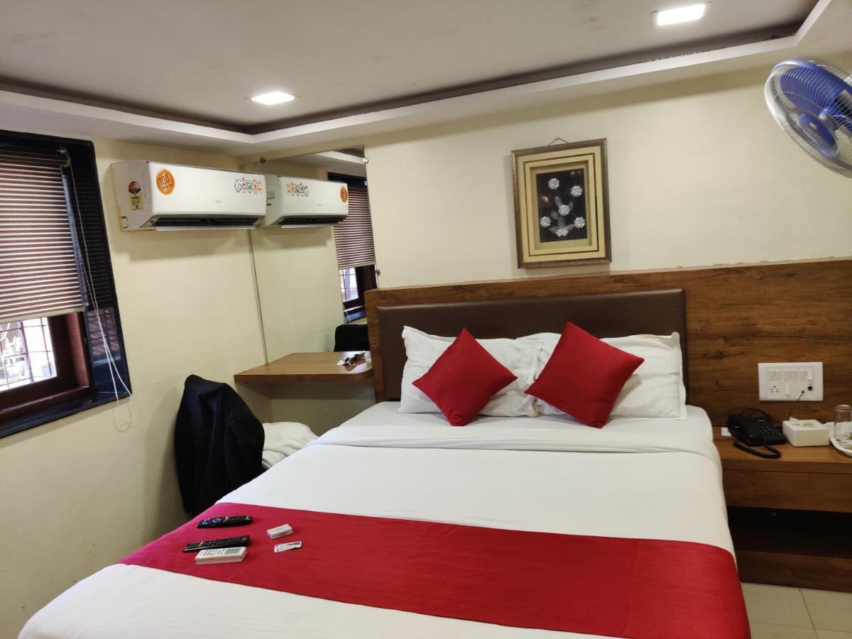 Hotel Happyland Мумбай Екстериор снимка