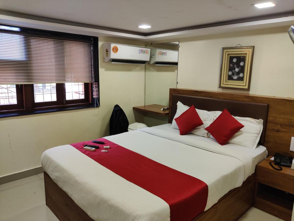 Hotel Happyland Мумбай Екстериор снимка