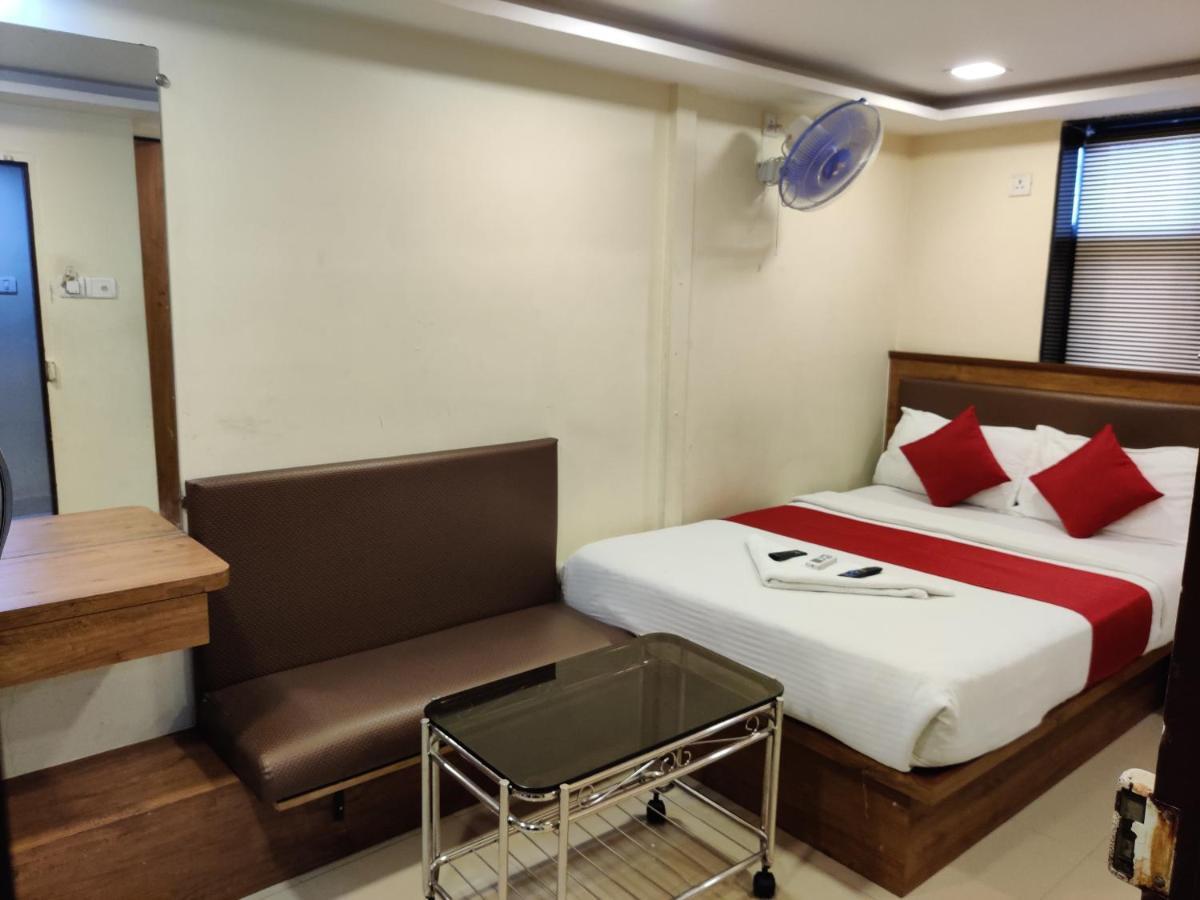 Hotel Happyland Мумбай Екстериор снимка