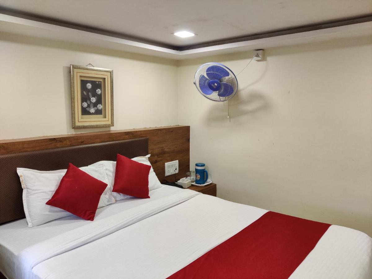 Hotel Happyland Мумбай Екстериор снимка