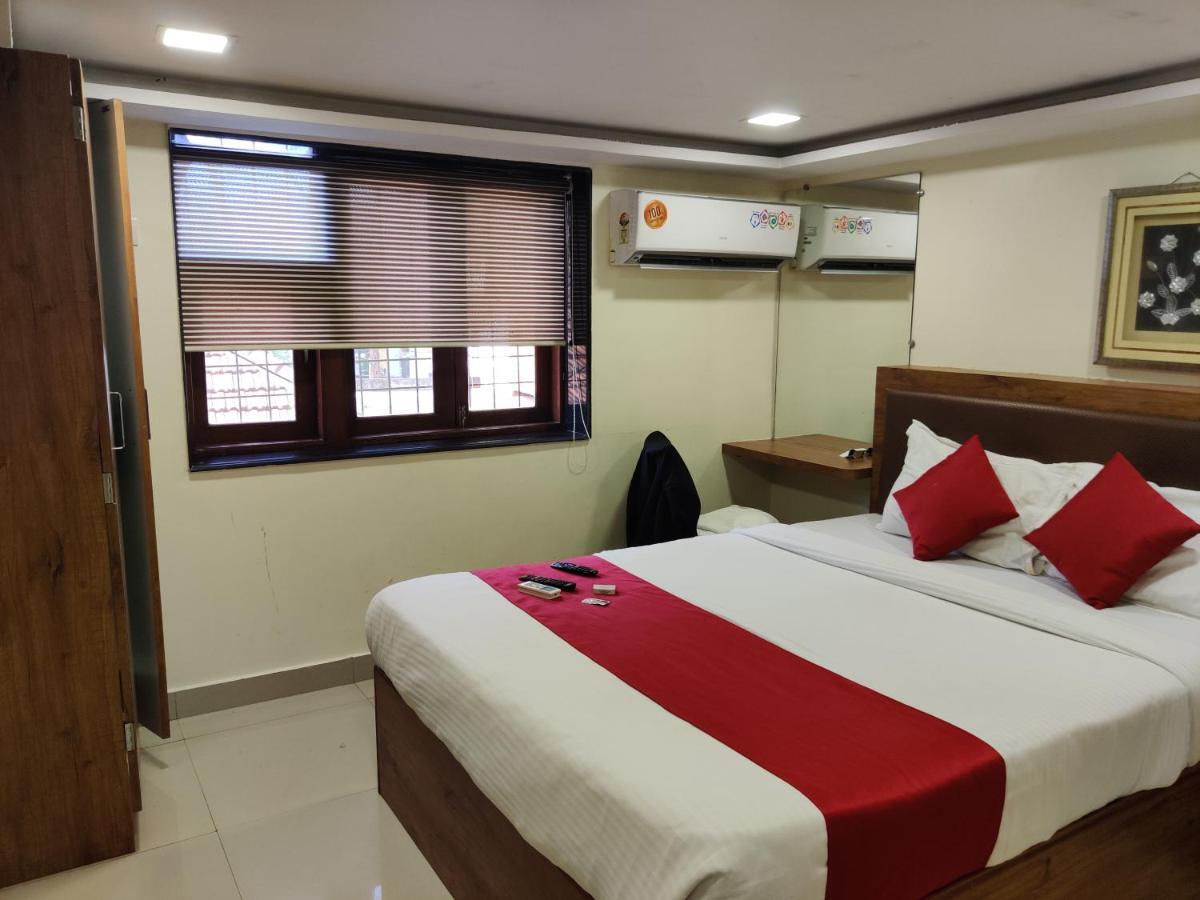 Hotel Happyland Мумбай Екстериор снимка
