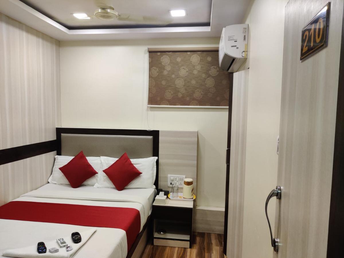 Hotel Happyland Мумбай Екстериор снимка