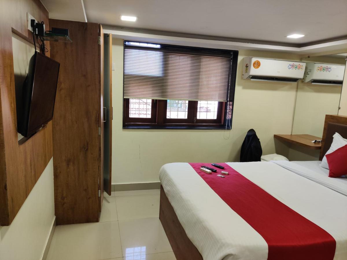 Hotel Happyland Мумбай Екстериор снимка