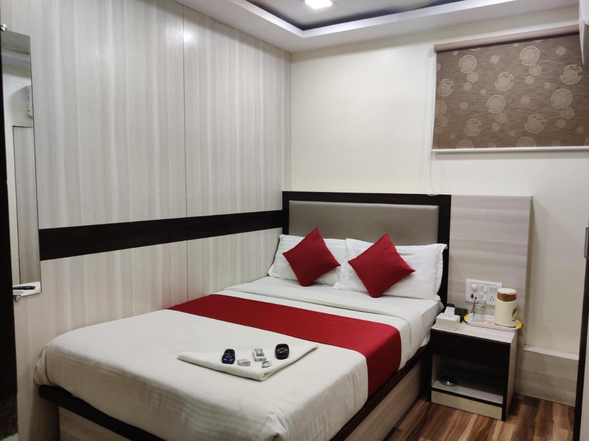 Hotel Happyland Мумбай Екстериор снимка