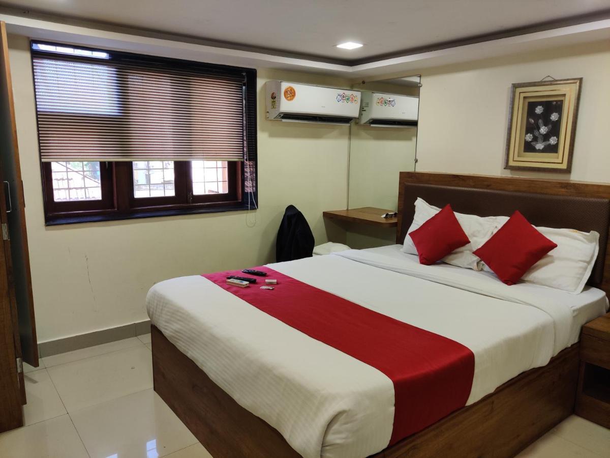 Hotel Happyland Мумбай Екстериор снимка