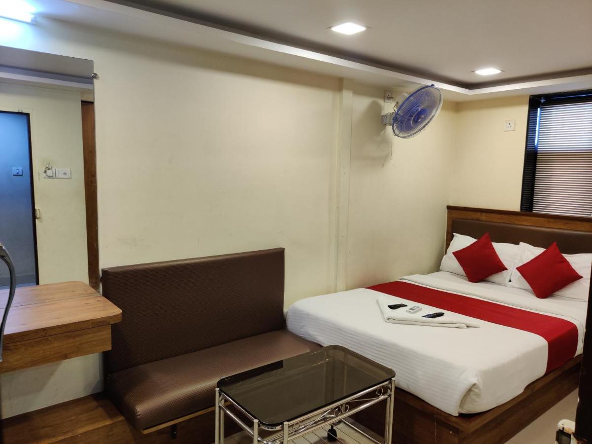 Hotel Happyland Мумбай Екстериор снимка